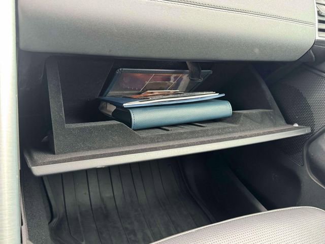 Used 2020 Land Rover Discovery HSE image 31