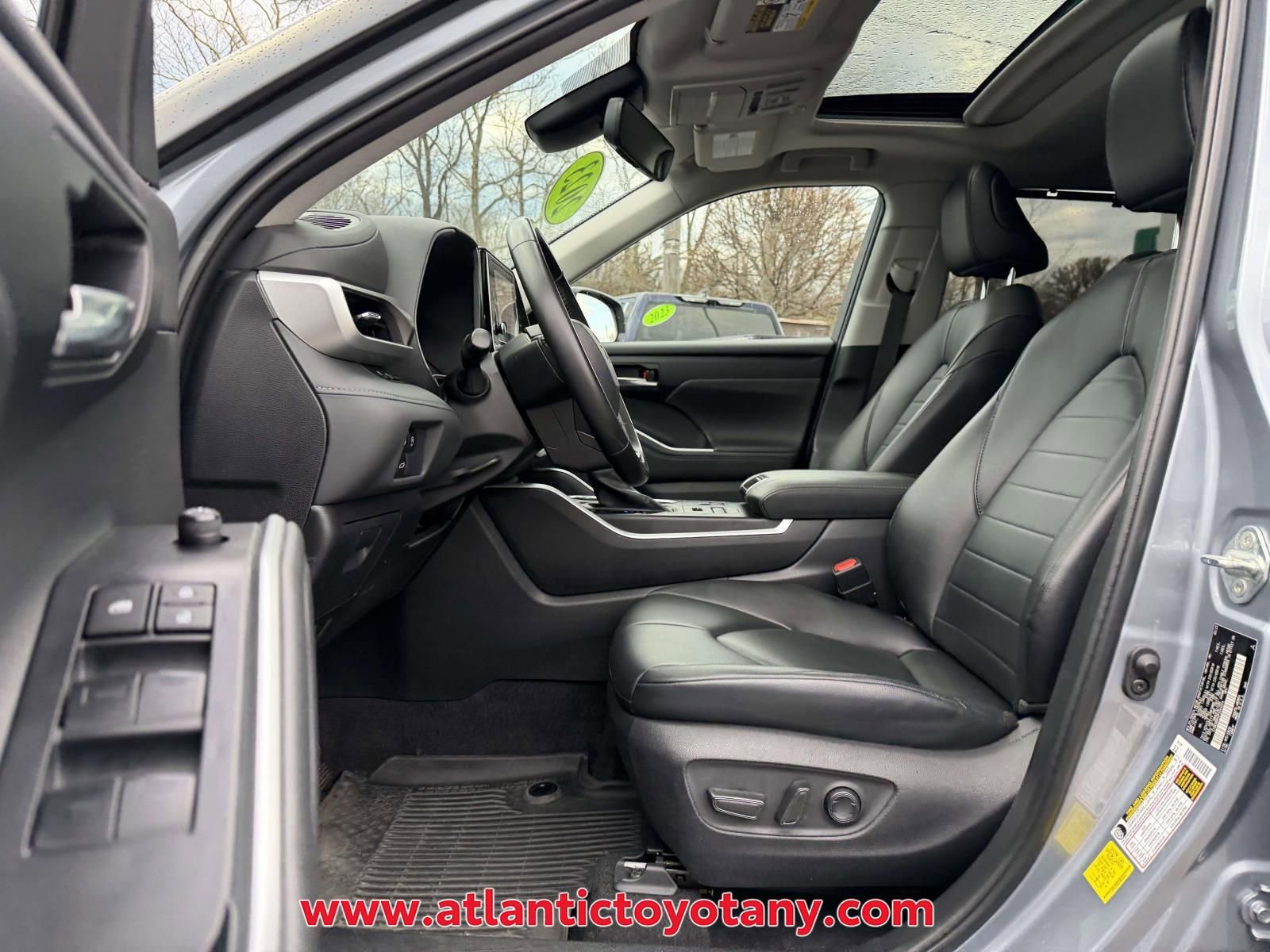 Used 2023 Toyota Highlander XLE image 10