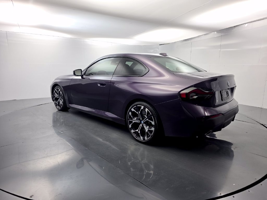 Used 2025 BMW 230i Coupe w/ Convenience Package RWD image 4