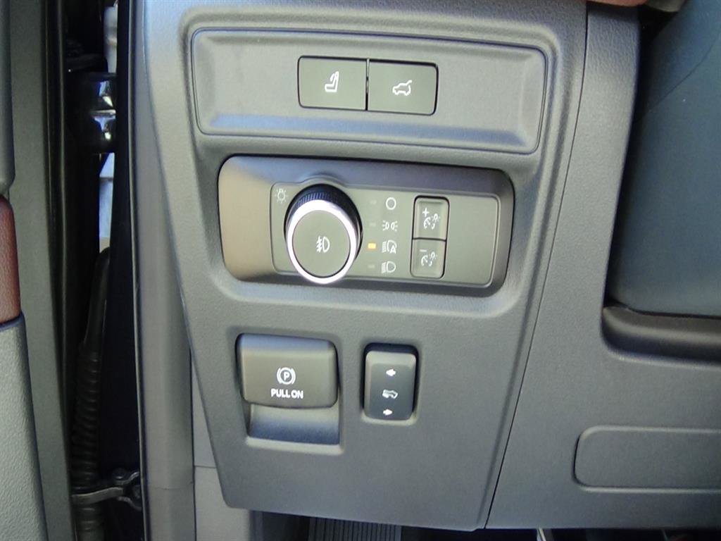 Used 2024 Ford Expedition Limited AWD/4WD image 23