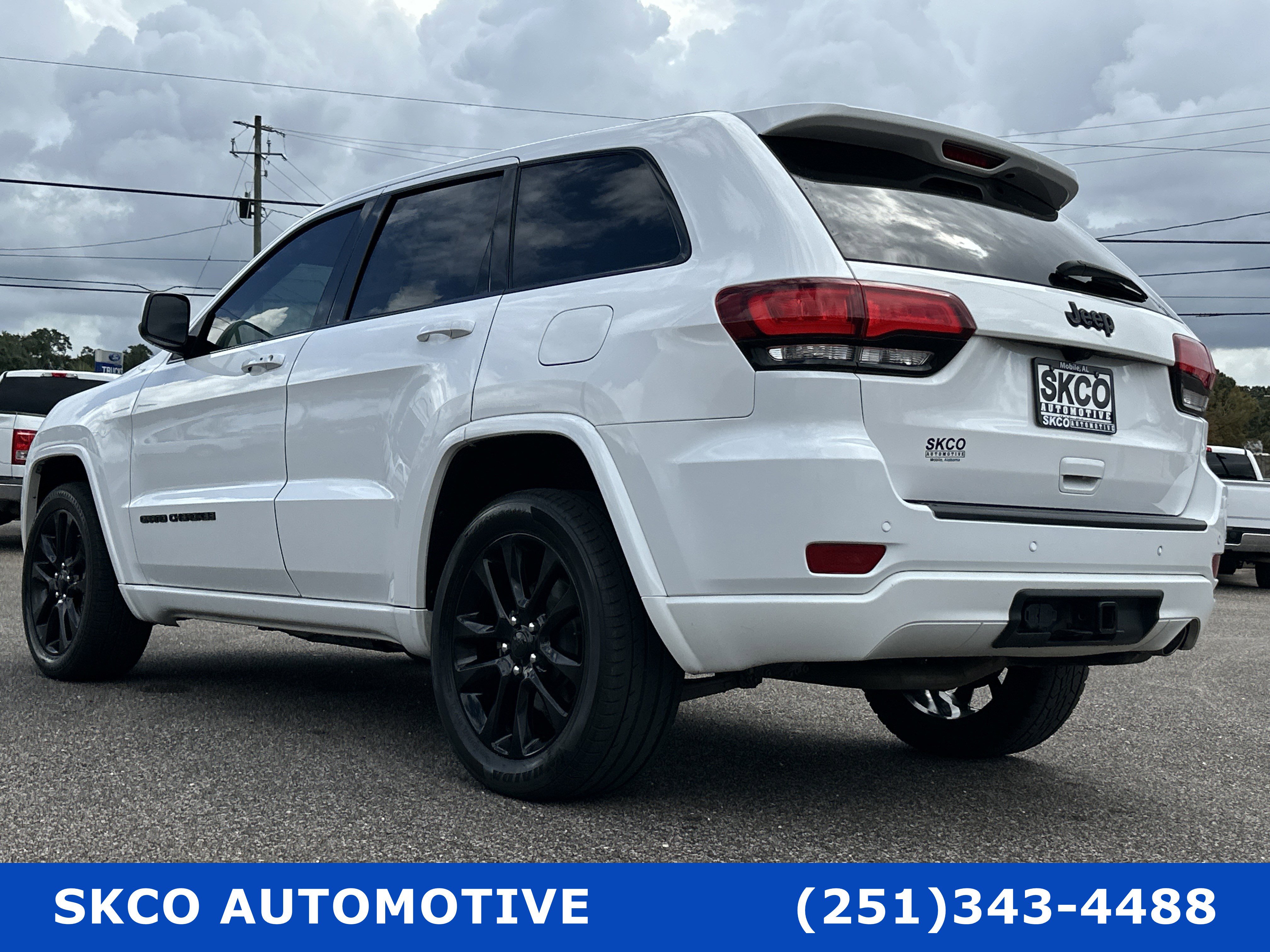 Used 2020 Jeep Grand Cherokee Altitude image 3