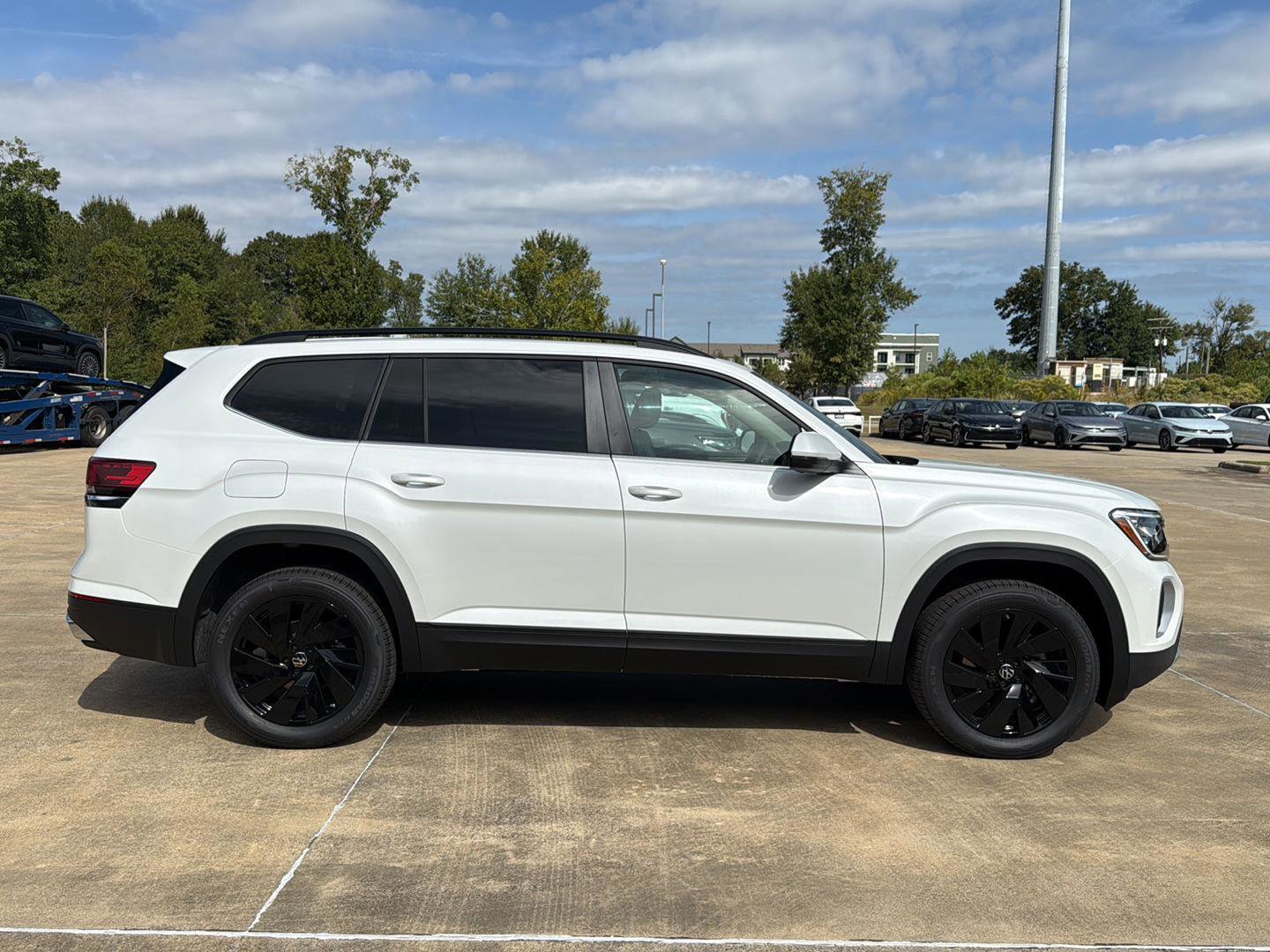 New 2026 Volkswagen Atlas SE image 6