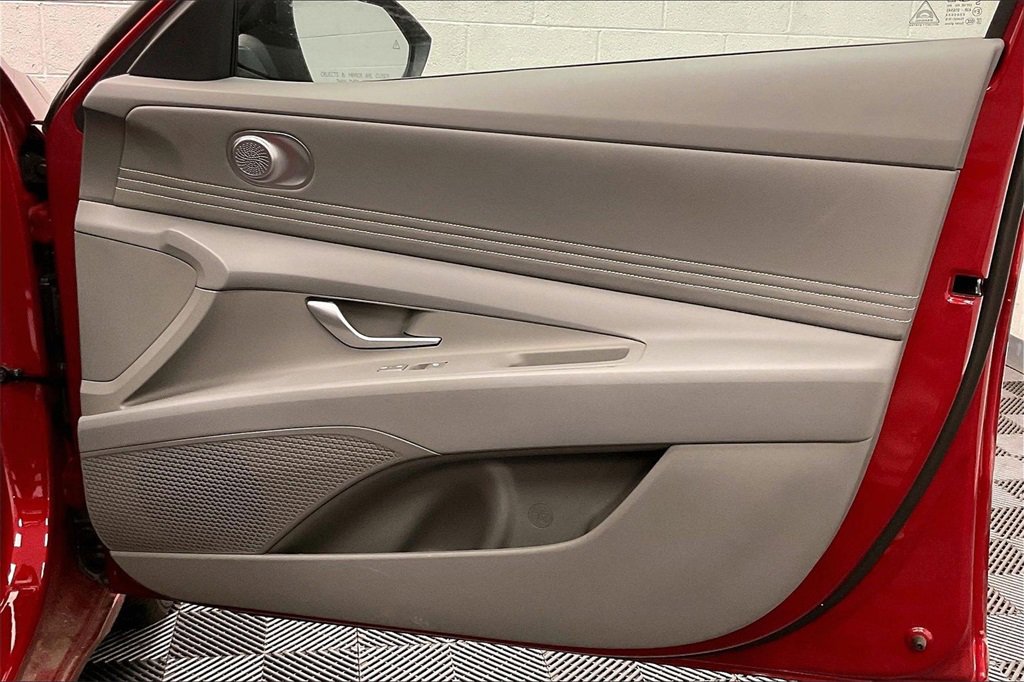 Certified 2025 Hyundai Elantra Sport image 21