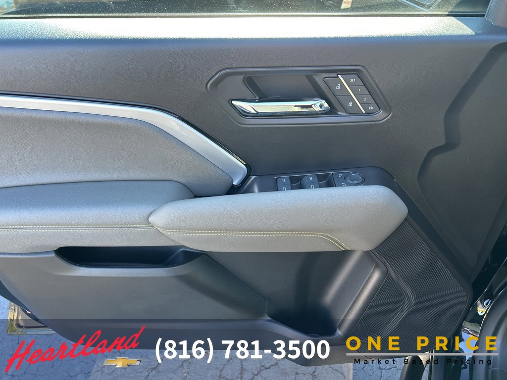 Used 2024 Chevrolet Colorado ZR2 w/ ZR2 Convenience Package III image 17