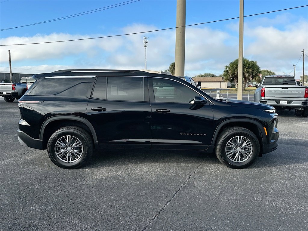 New 2026 Chevrolet Traverse LT image 3