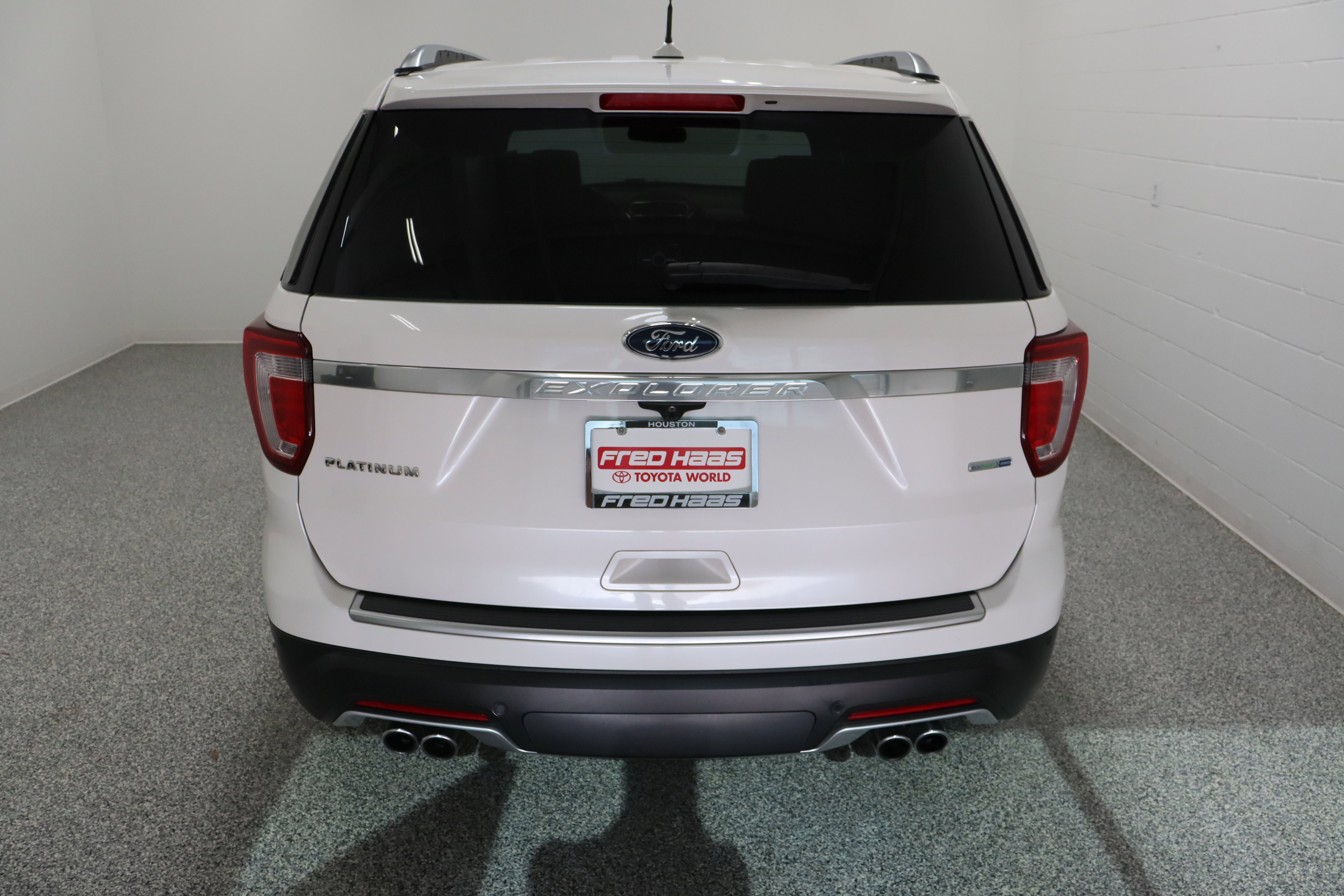 Used 2018 Ford Explorer Platinum AWD/4WD image 8