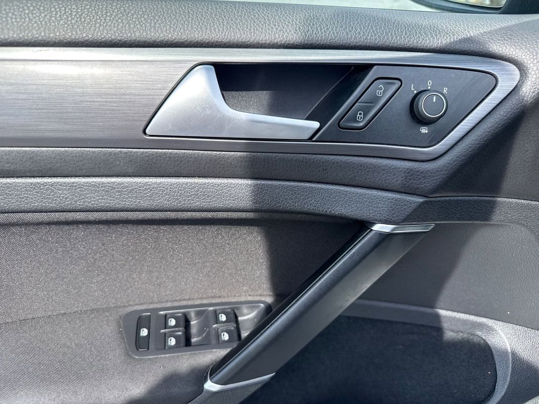 Used 2018 Volkswagen Golf S image 16