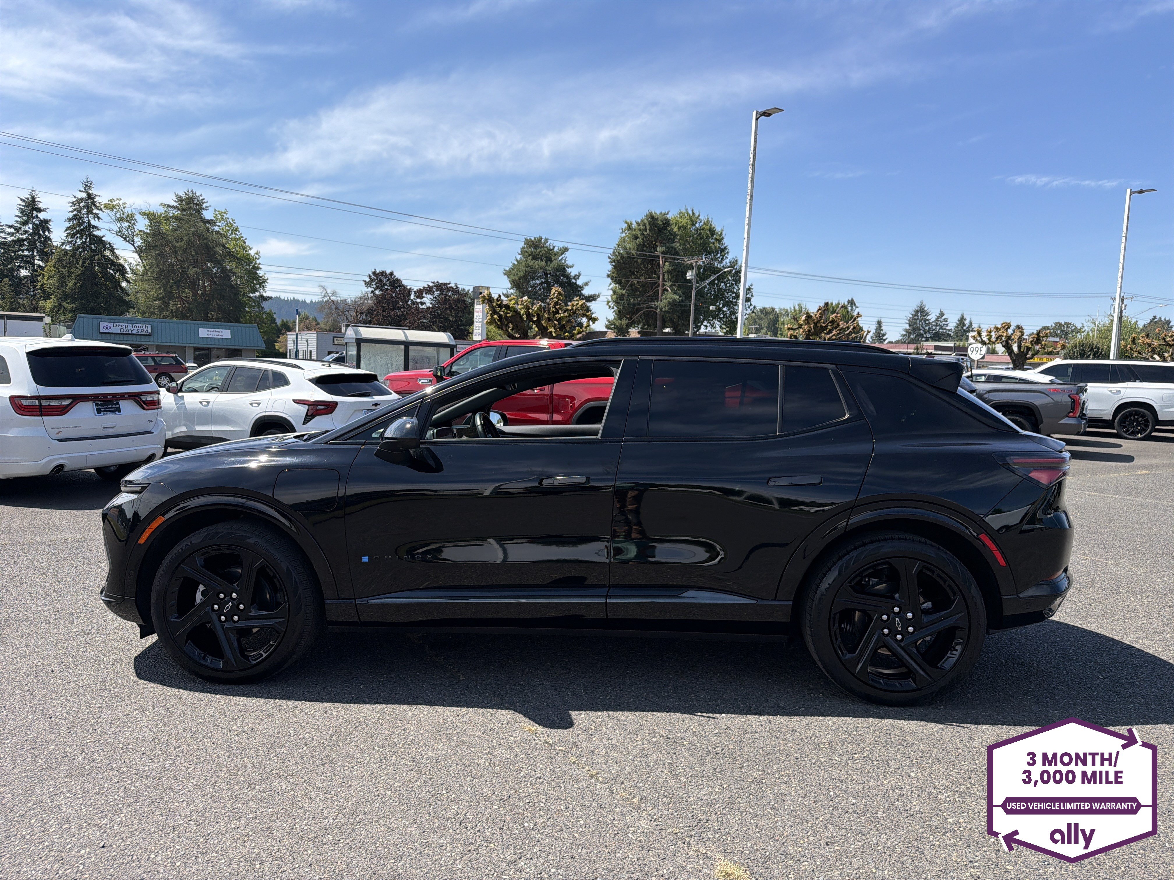 Used 2024 Chevrolet Equinox EV RS FWD image 2