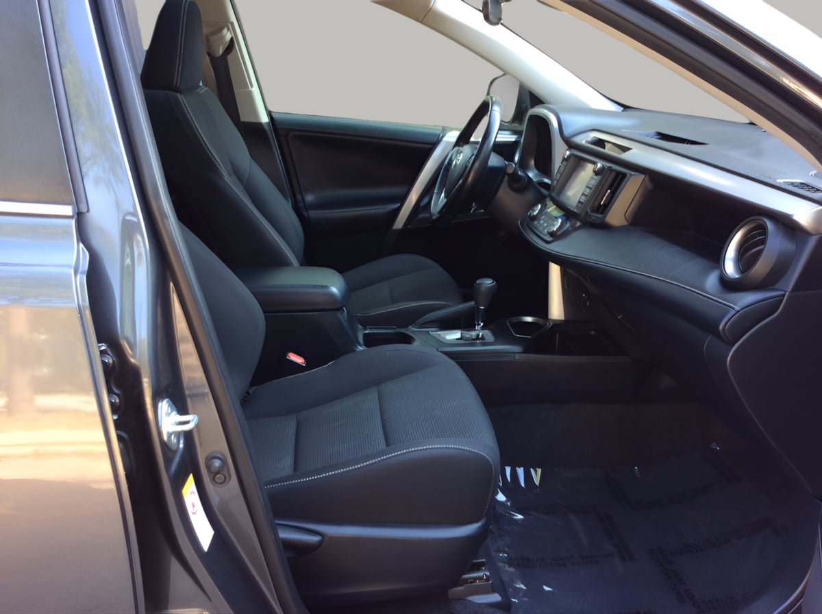 Used 2018 Toyota RAV4 XLE AWD/4WD image 19