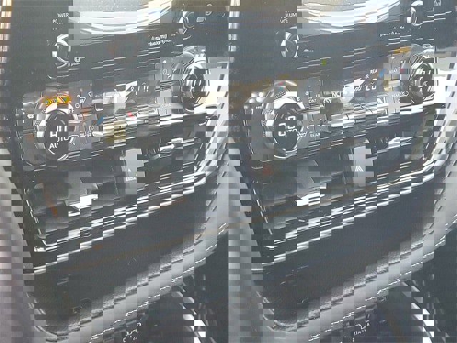 Used 2020 Toyota Highlander XLE image 27