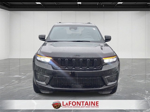 Used 2024 Jeep Grand Cherokee Altitude image 8