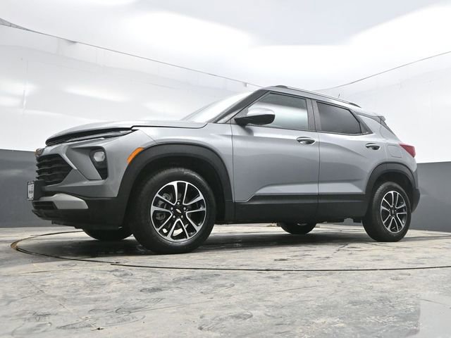 Used 2025 Chevrolet TrailBlazer LT w/ Driver Confidence Package image 35