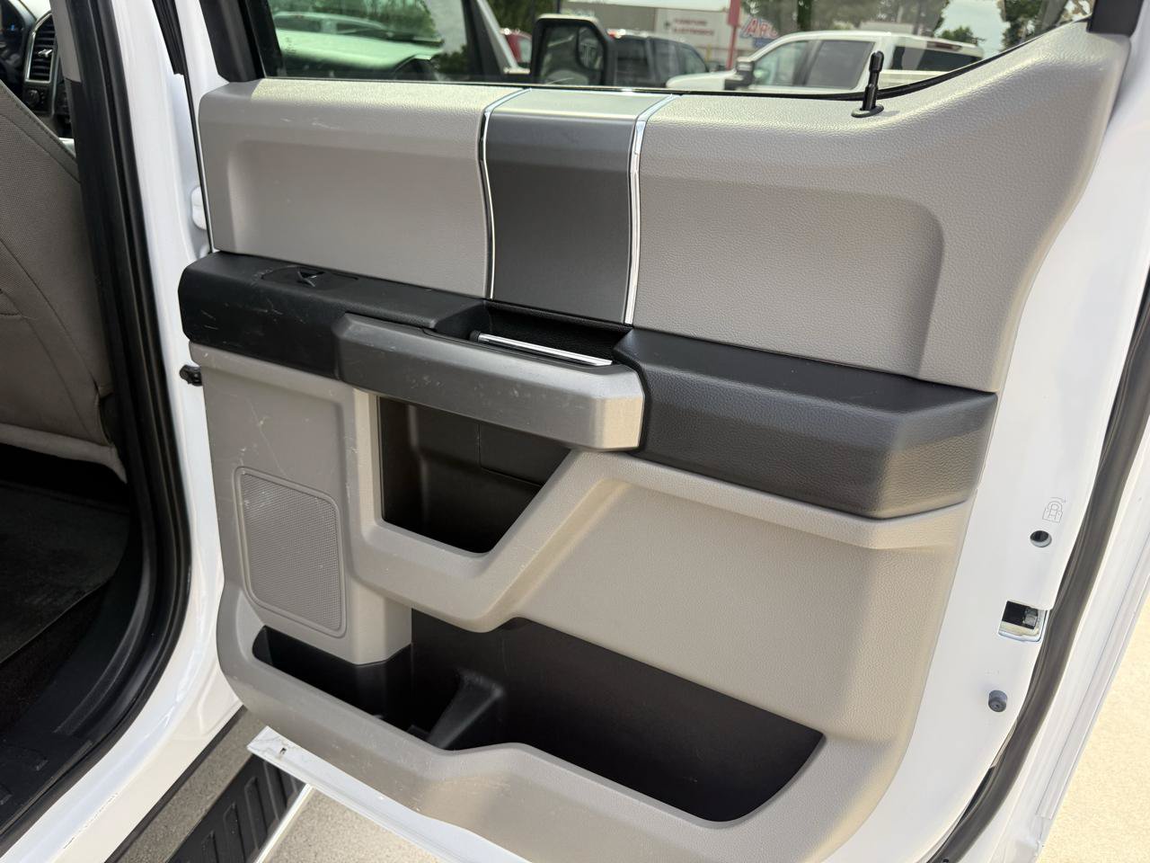 Used 2017 Ford F150 XLT w/ Equipment Group 302A Luxury AWD/4WD image 9