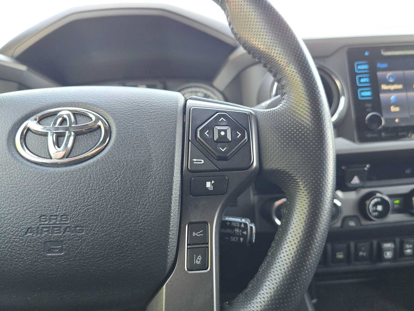 Used 2018 Toyota Tacoma TRD Off-Road w/ Technology Package AWD/4WD image 30