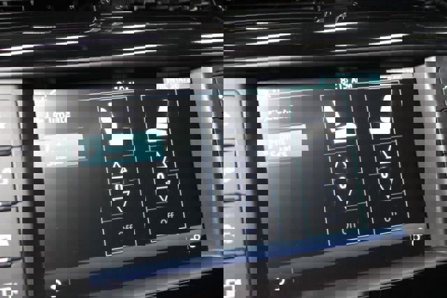 Used 2017 Jaguar XE Premium image 17