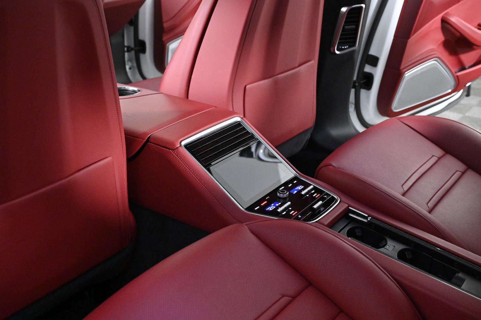 Used 2020 Porsche Panamera GTS image 38