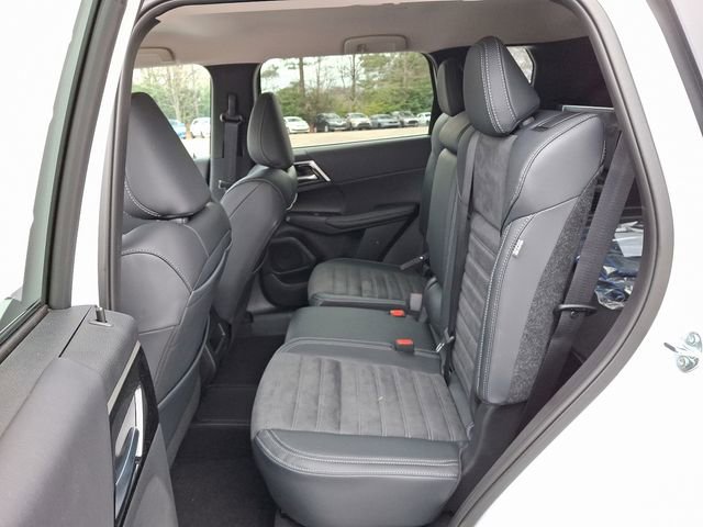 New 2025 Mitsubishi Outlander SE image 7