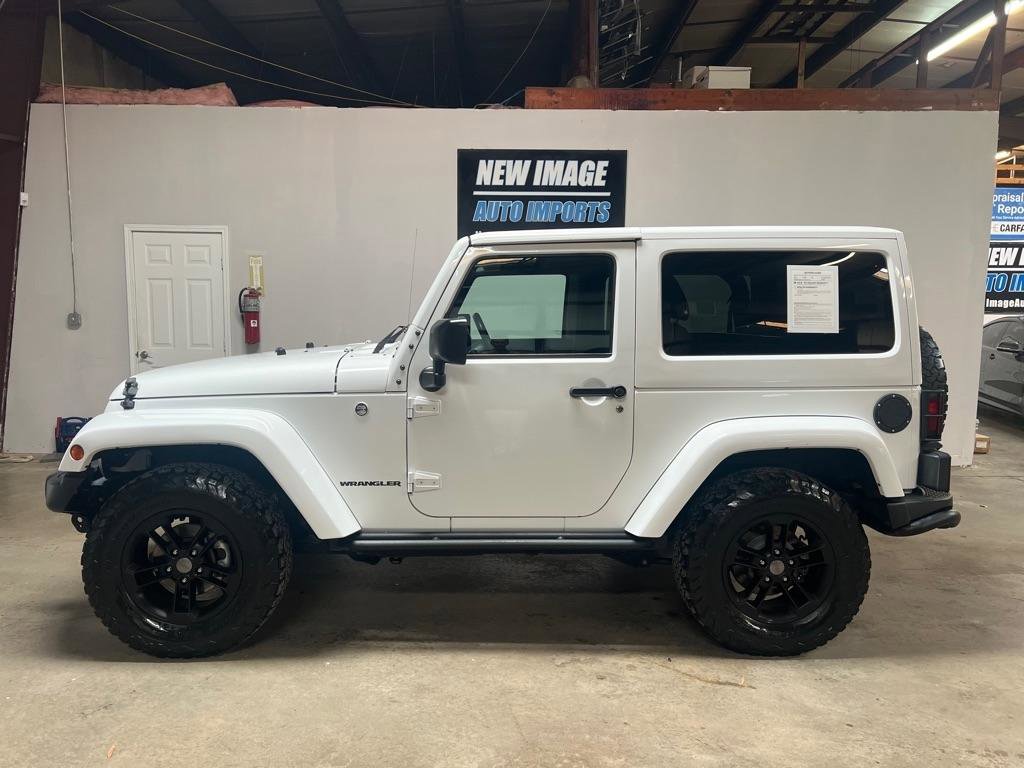 Used 2017 Jeep Wrangler Sahara image 7