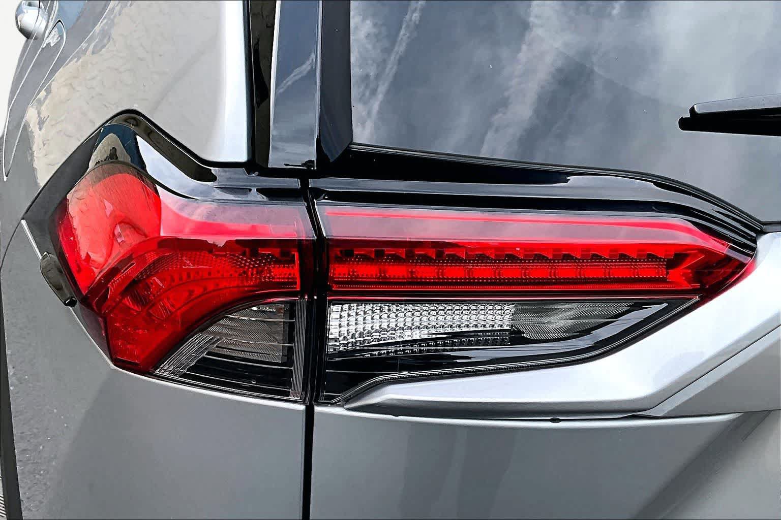Certified 2025 Toyota RAV4 LE AWD/4WD image 29