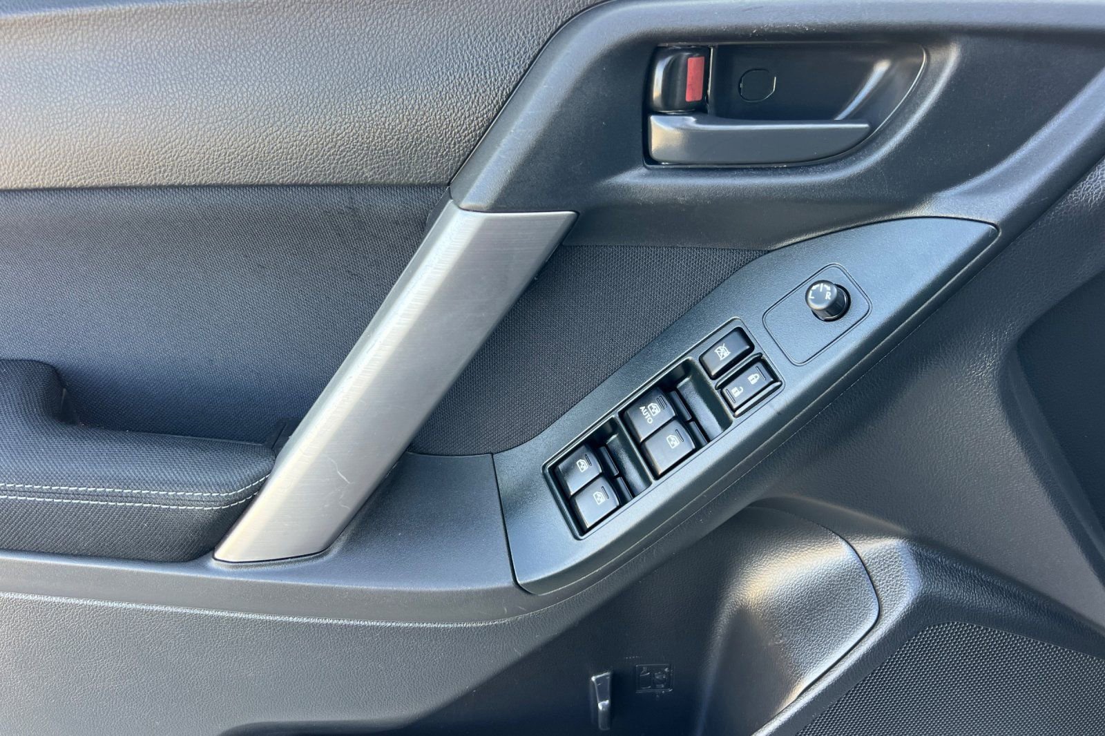 Used 2014 Subaru Forester 2.5i image 11