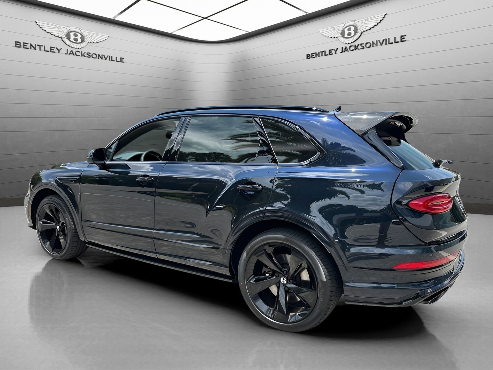 Used 2024 Bentley Bentayga image 18