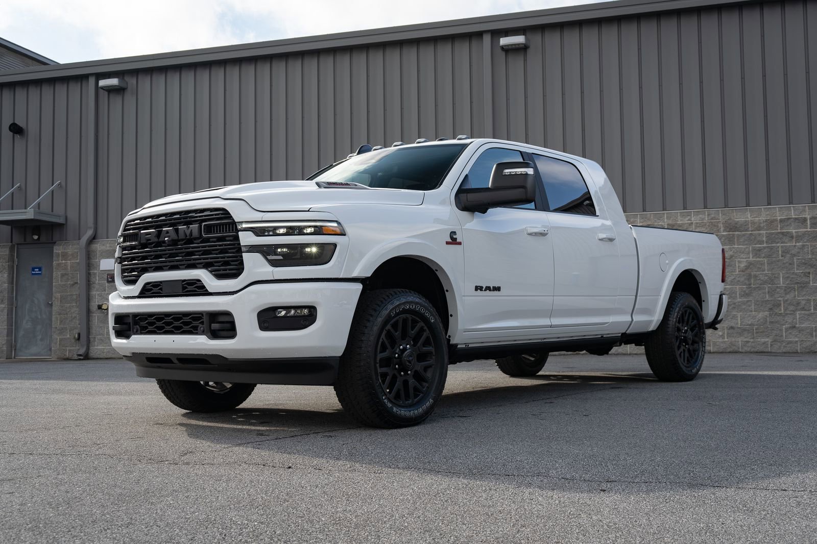 New 2026 RAM 2500 Limited AWD/4WD image 10