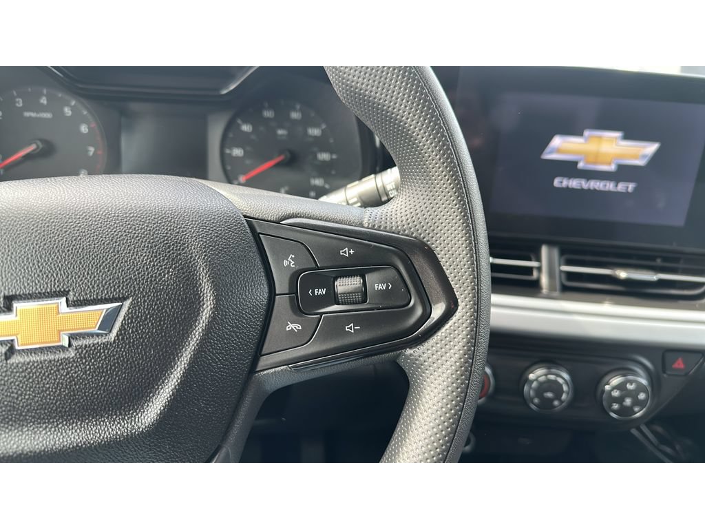 Used 2025 Chevrolet Trax LS FWD image 21