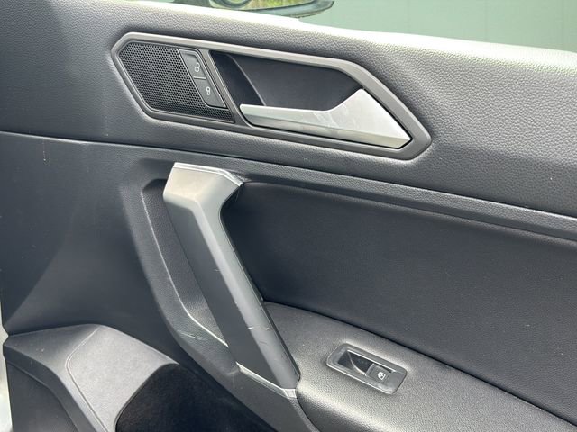 Used 2020 Volkswagen Tiguan SE image 39