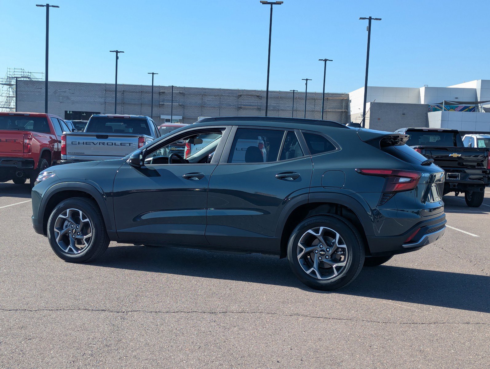 Certified 2025 Chevrolet Trax LT image 4