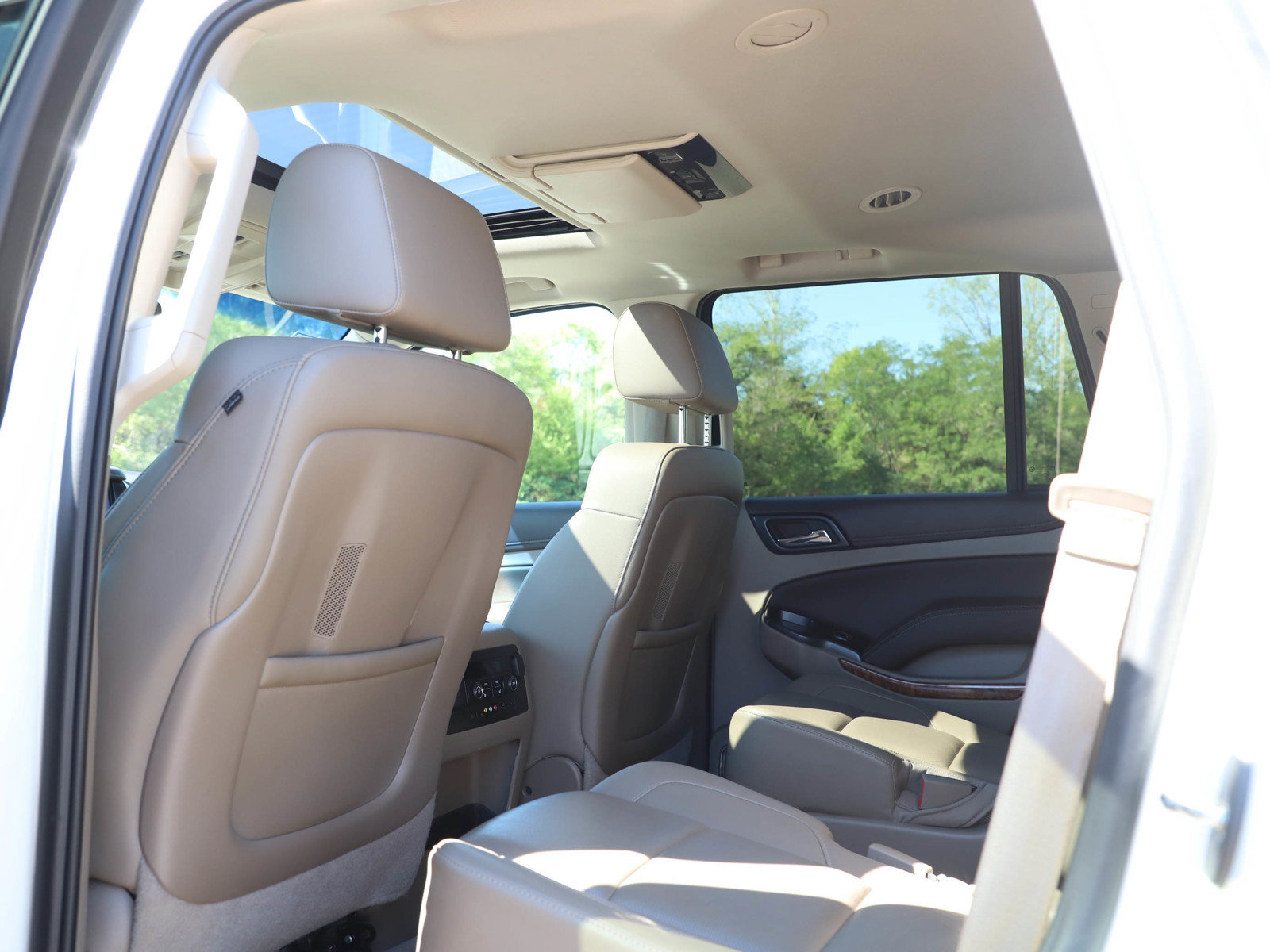 Used 2015 Chevrolet Tahoe LTZ AWD/4WD image 19