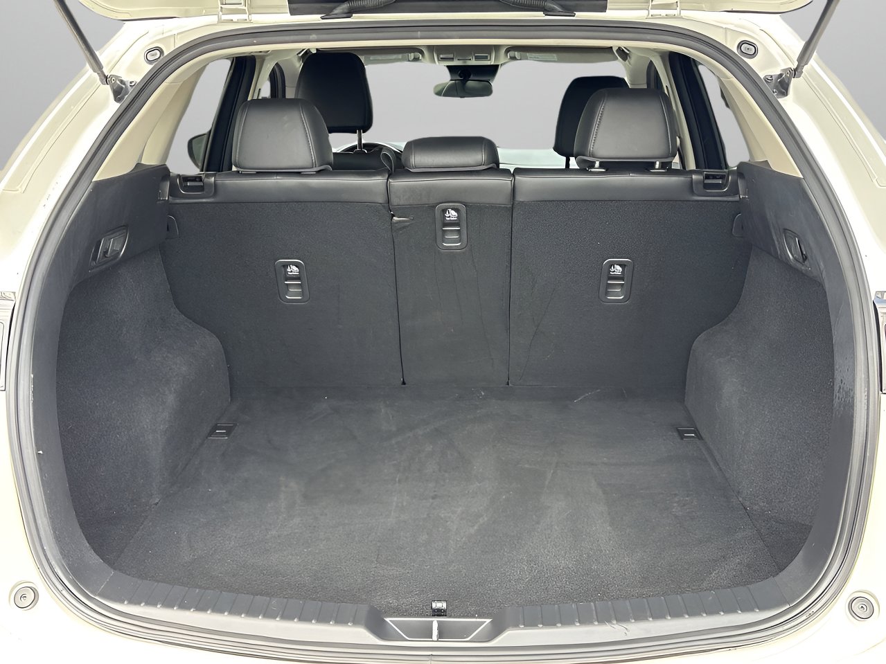 Used 2021 MAZDA CX-5 Touring FWD image 8