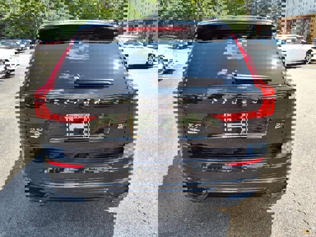 Used 2024 Volvo XC60 B5 Plus image 4