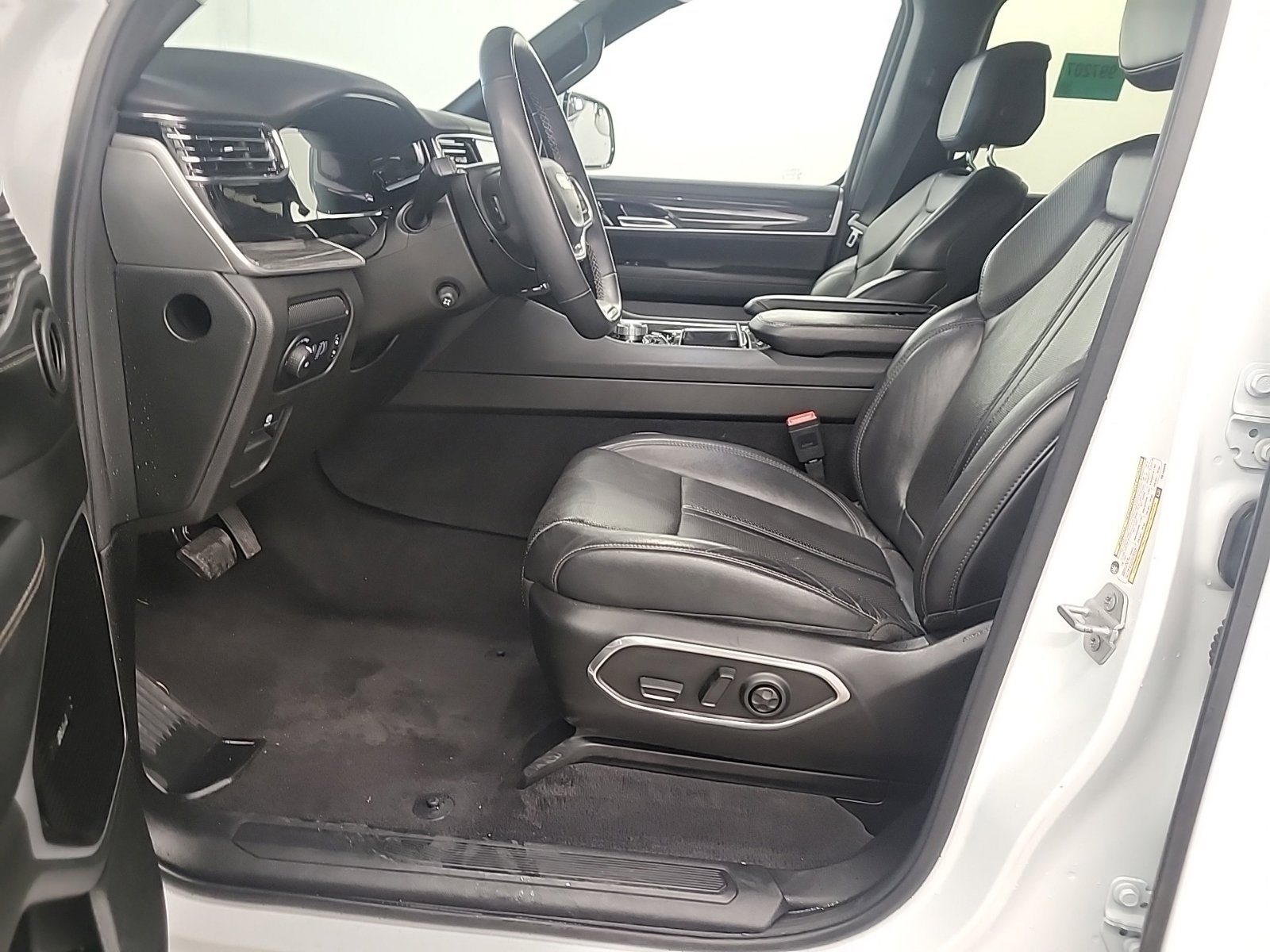 Used 2022 Jeep Wagoneer Series III w/ Premium Group I image 8