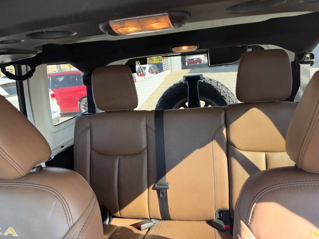 Used 2015 Jeep Wrangler Unlimited Sahara w/ Connectivity Group AWD/4WD image 11