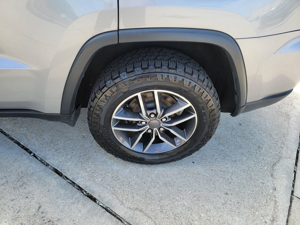 Used 2019 Jeep Grand Cherokee Laredo w/ Laredo X Package RWD image 23