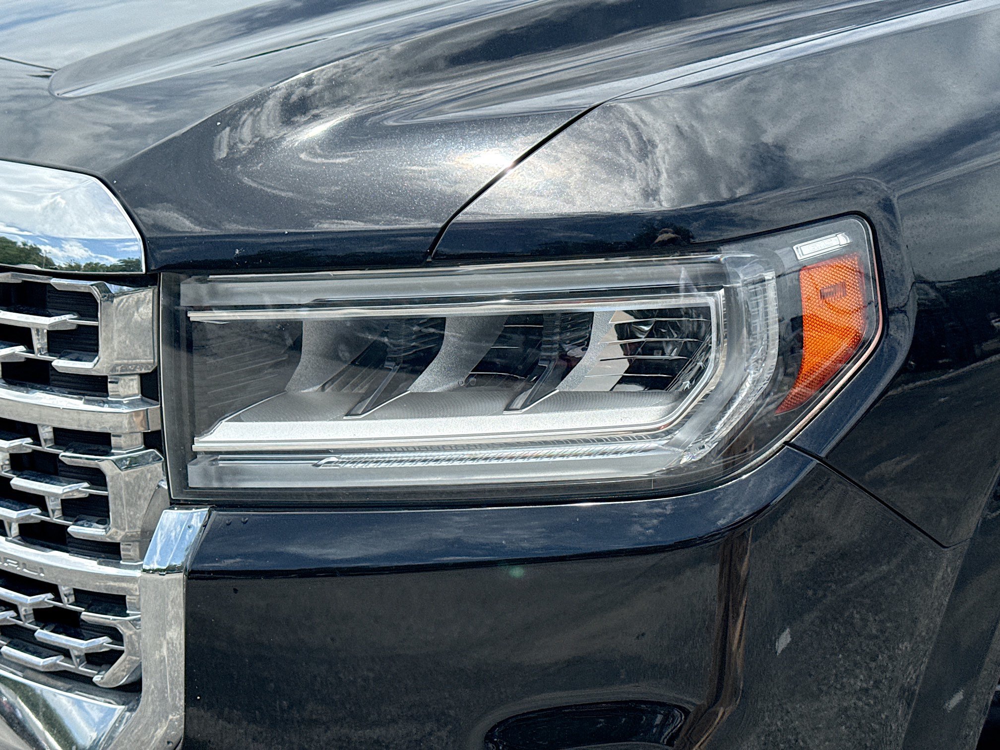 Used 2023 GMC Acadia Denali w/ Black Diamond Edition FWD image 9