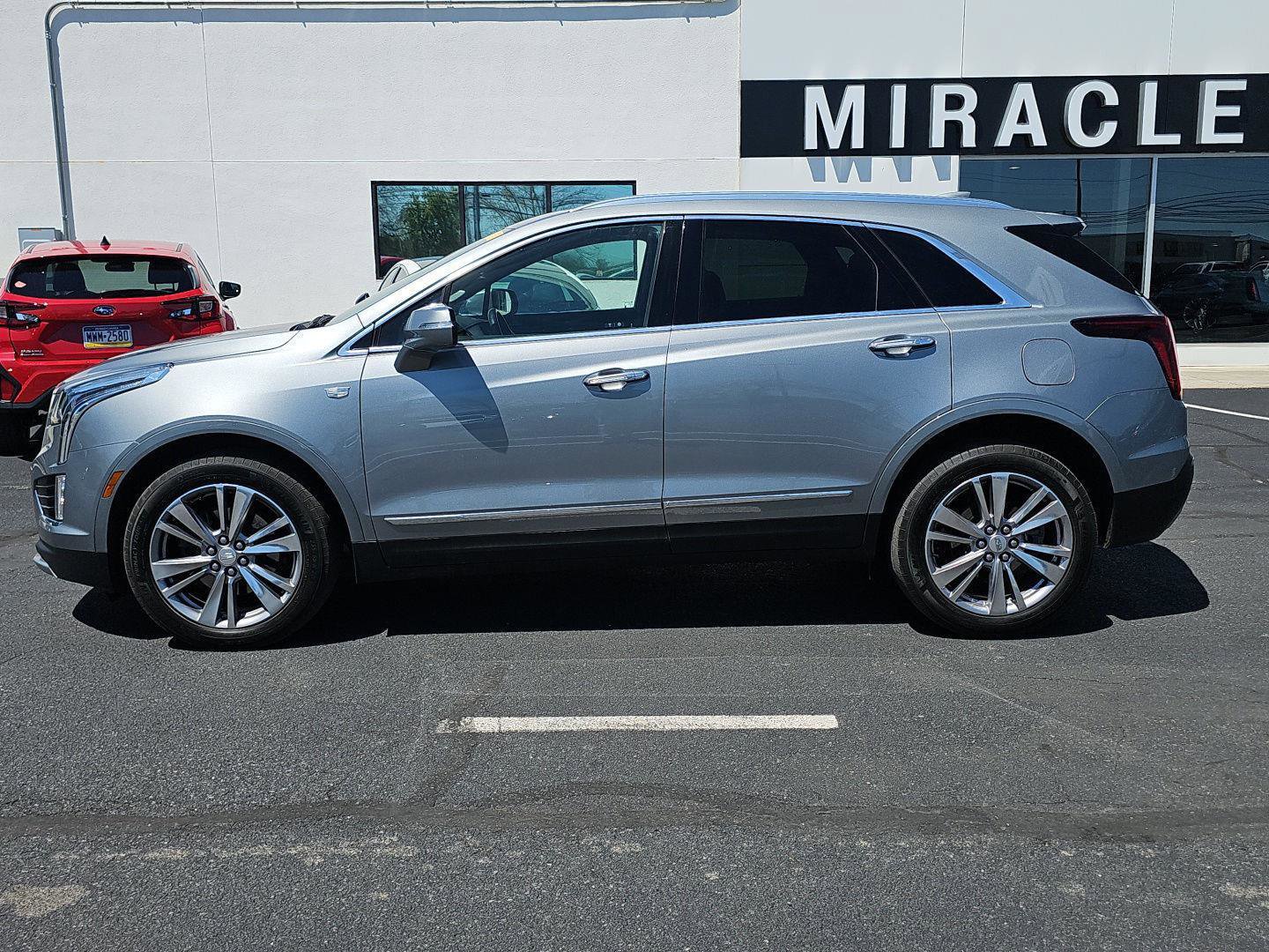 Used 2024 Cadillac XT5 Premium Luxury AWD/4WD image 3