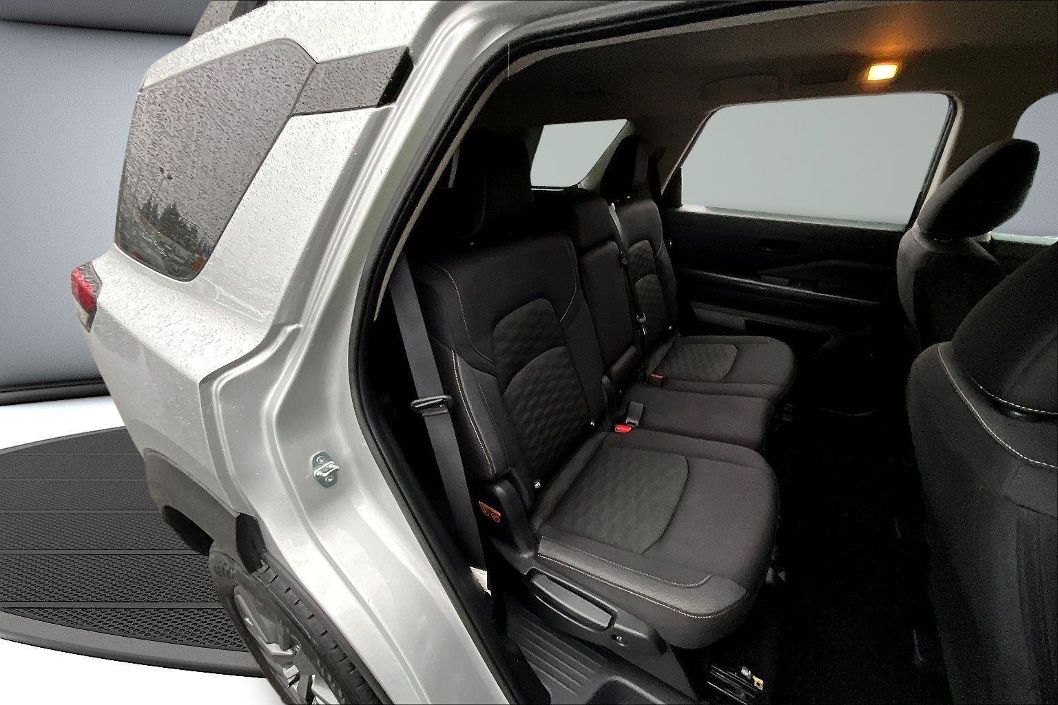 Used 2024 Nissan Pathfinder SV AWD/4WD image 24