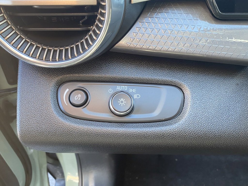 Used 2025 Chevrolet Trax ACTIV w/ Driver Confidence Package image 10