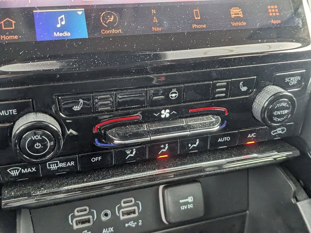 Used 2023 Jeep Grand Cherokee Limited w/ Black Appearance Package image 22