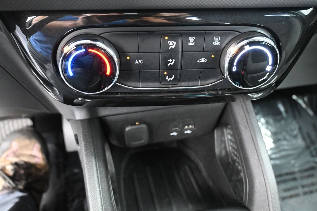 Used 2025 Chevrolet TrailBlazer LT AWD/4WD image 32
