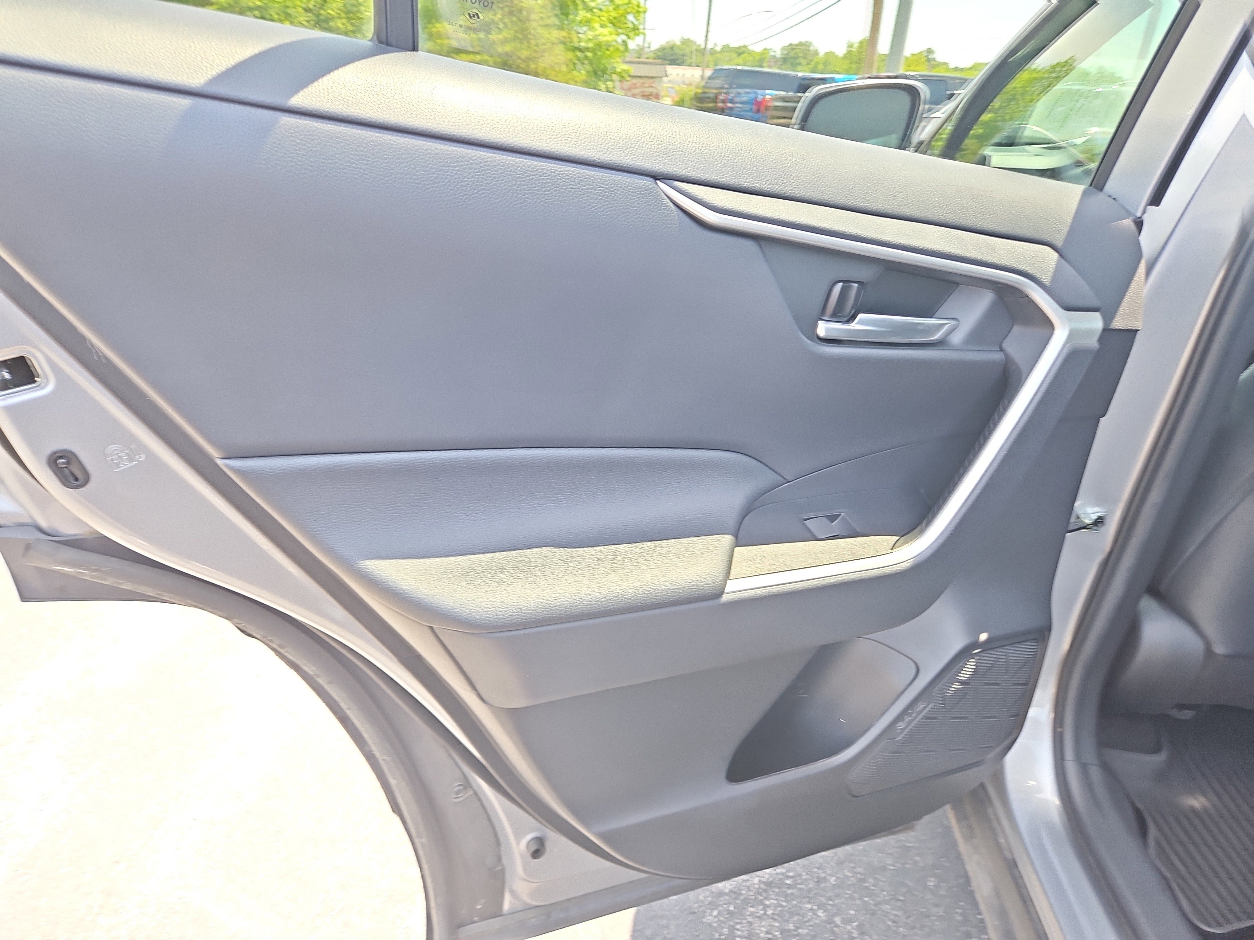 Used 2021 Toyota RAV4 XLE Premium AWD/4WD image 13