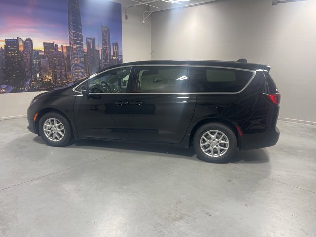 New 2025 Chrysler Voyager LX image 4