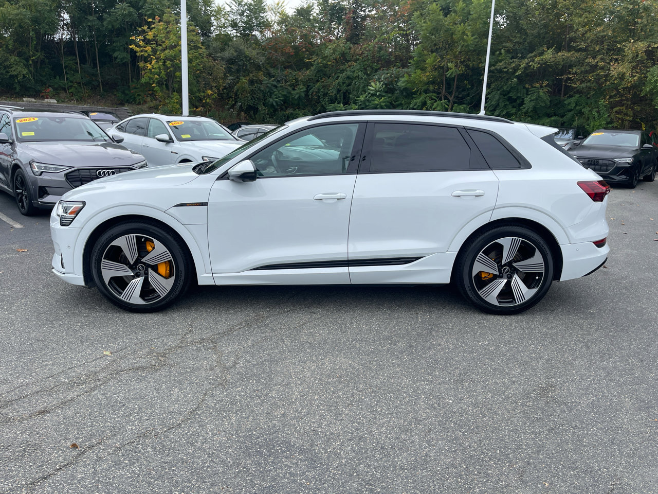 Used 2023 Audi e-tron Premium Plus w/ Premium Plus Package image 9