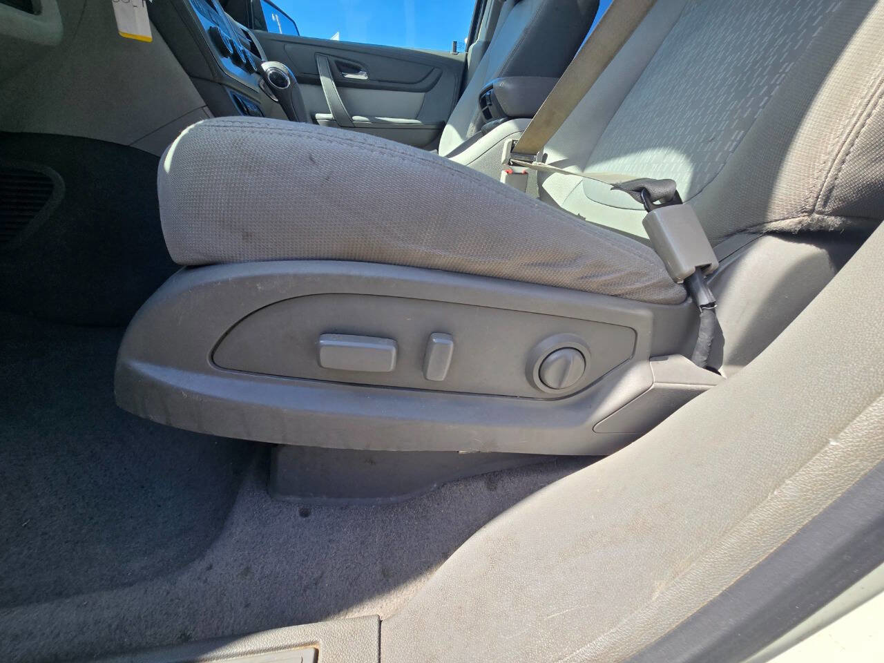 Used 2015 GMC Acadia SLE AWD/4WD image 19