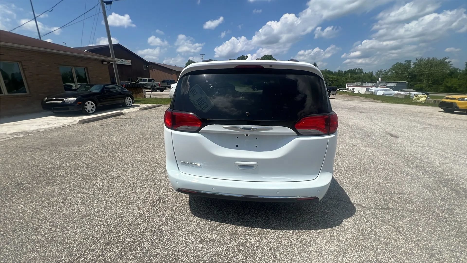 Used 2018 Chrysler Pacifica Touring-L Plus FWD image 7