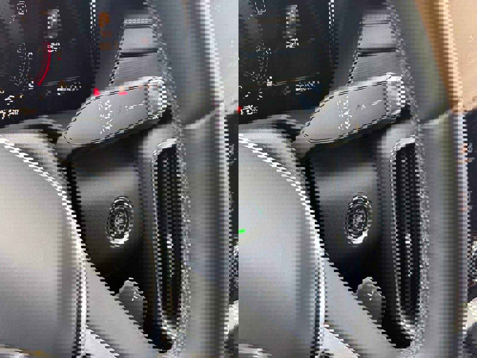 Used 2025 GMC Acadia Elevation image 12