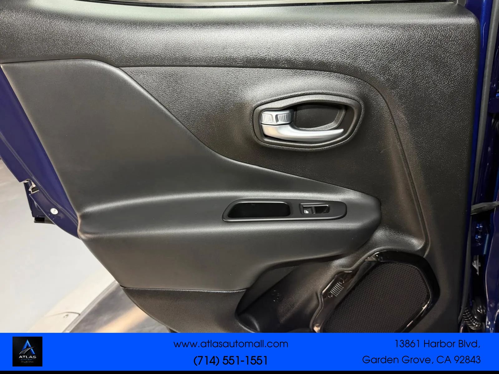 Used 2017 Jeep Renegade Altitude FWD image 16