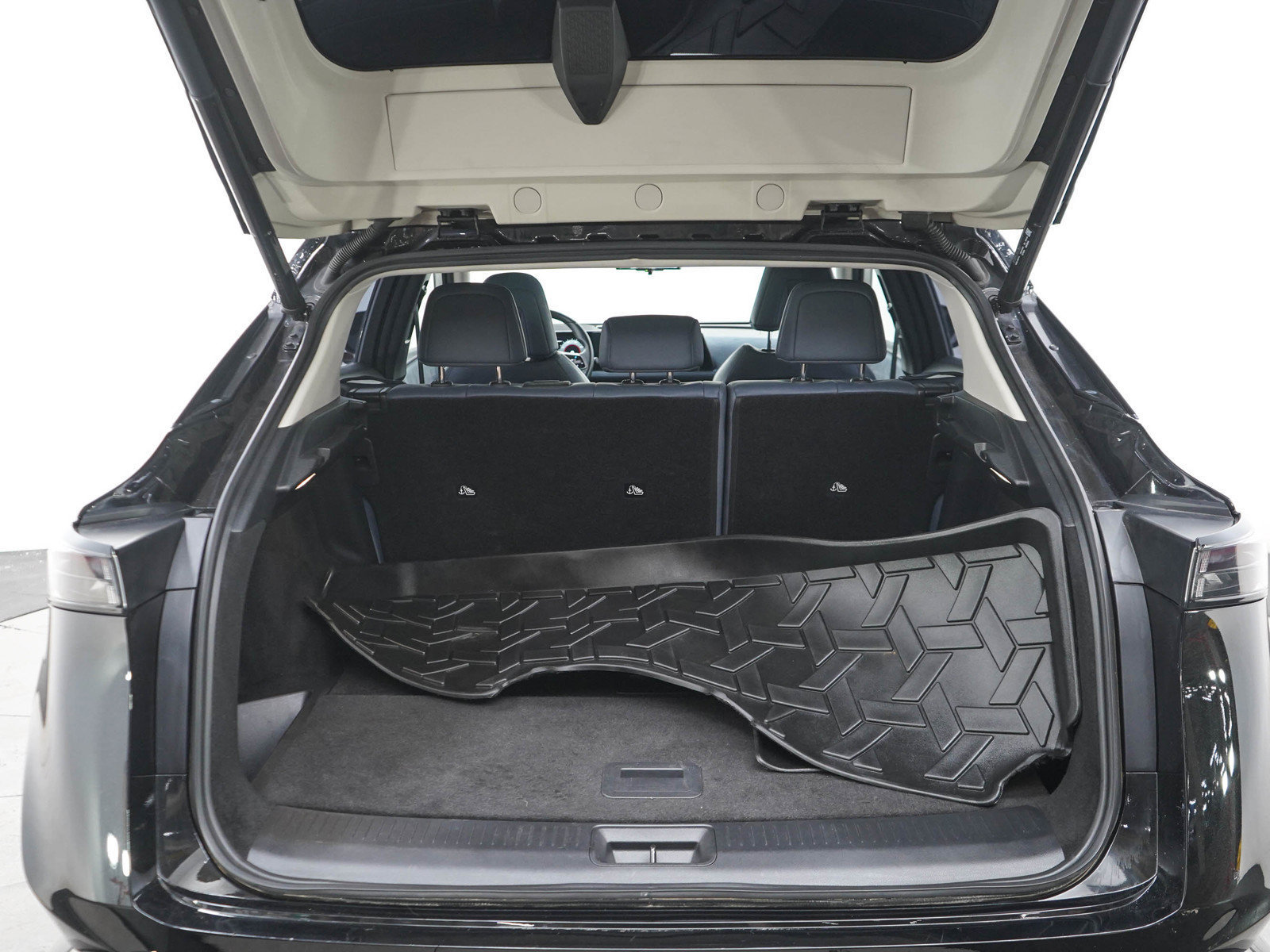 Used 2023 Nissan Ariya AWD/4WD image 16