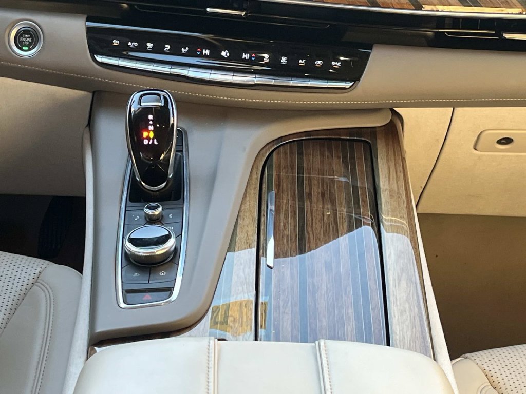 Used 2022 Cadillac Escalade Premium Luxury Platinum AWD/4WD image 17